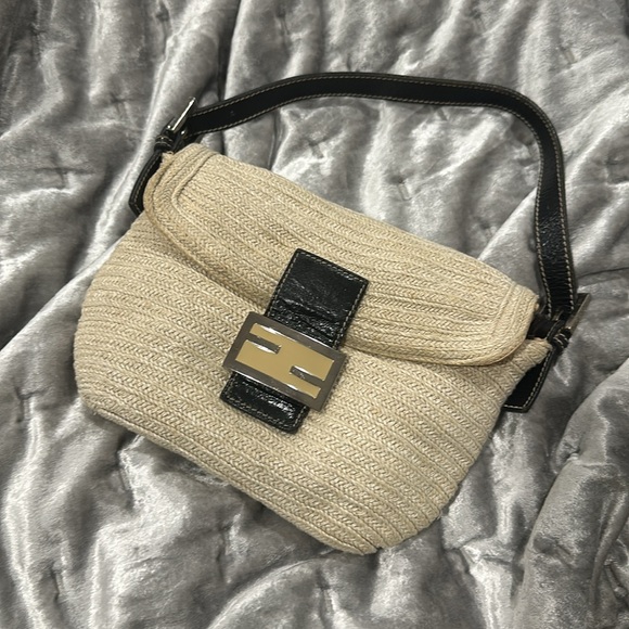 Fendi baguette raffia and black leather trim - Picture 1 of 4
